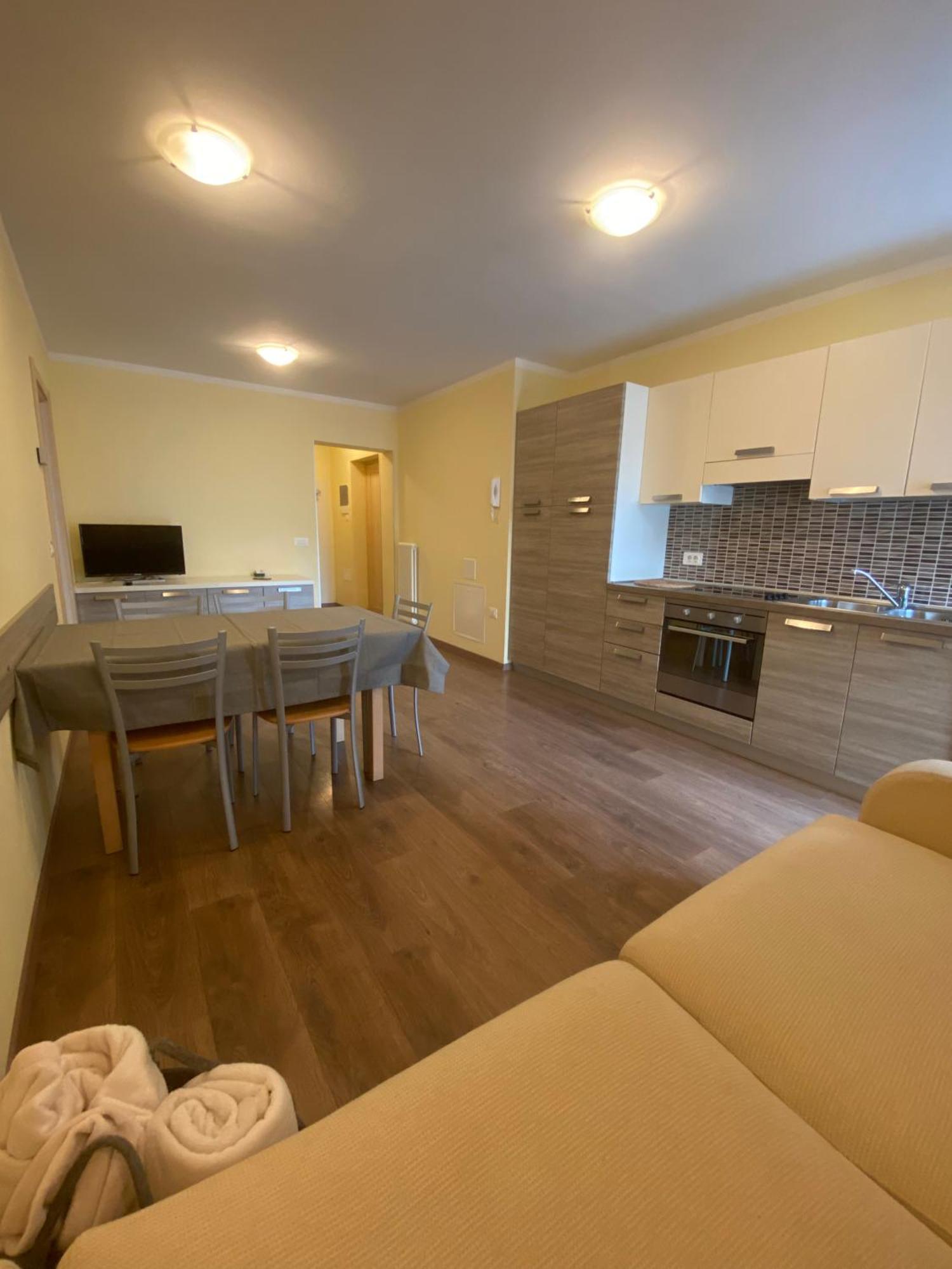 Appartamenti Sissi Commezzadura Exterior foto
